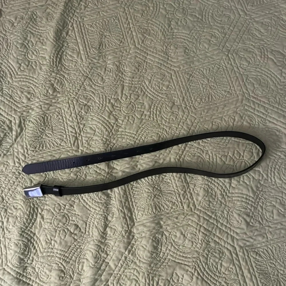 Gap brown genuine leather belt with a silver rectangle buckle xs